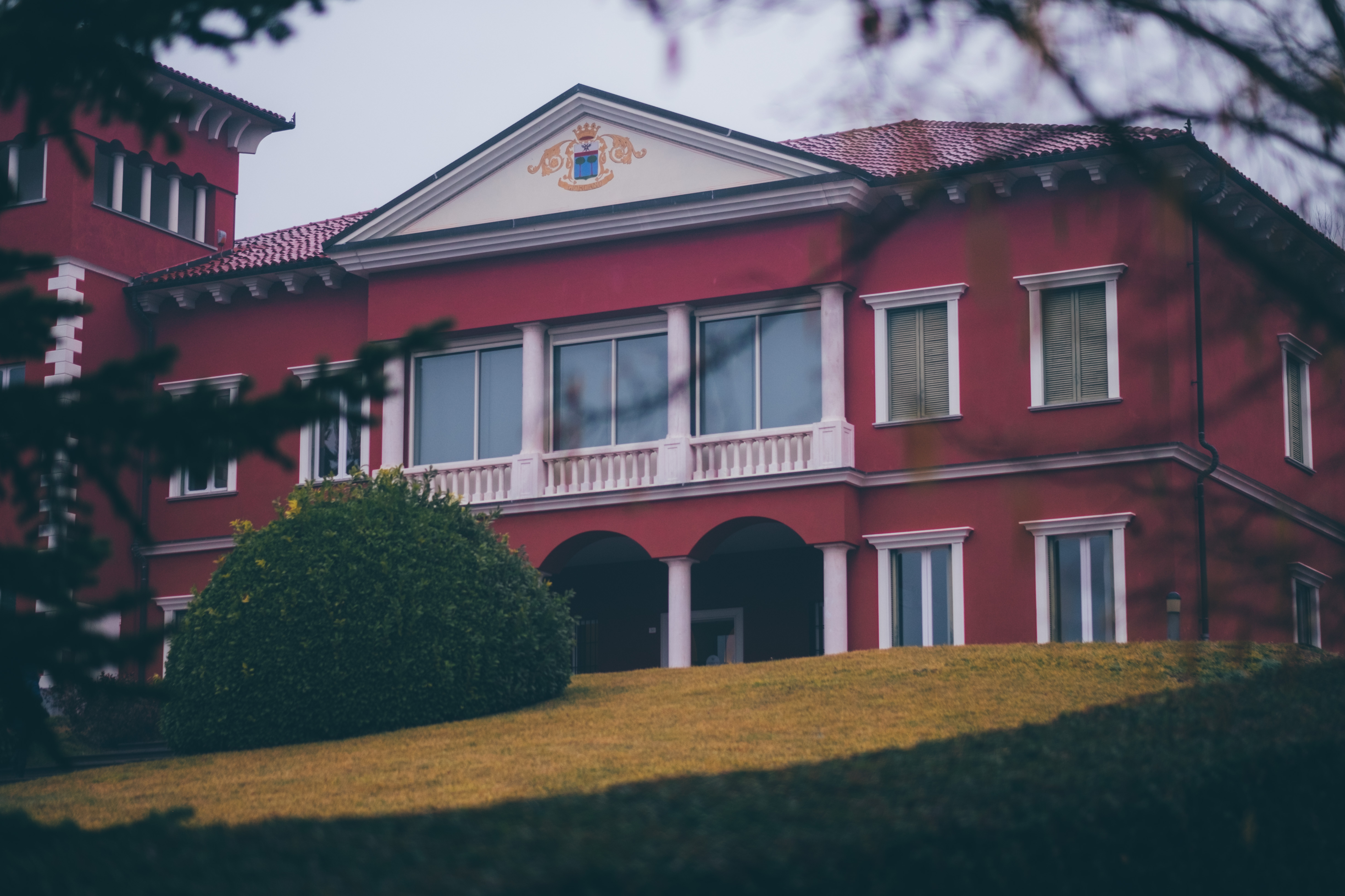 Wir erzählen eine Geschichte von Tradition, Vertrauen und Qualität. Wir erzählen eine Geschichte von Tradition, Vertrauen und Qualität.